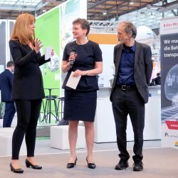 Moderatorin Manuela Stamm mit Carmen Schwabl (Geschäfstführerein LNVG) und Prof Dr Uwe Höft.JPG