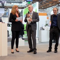 Moderatorin Manuela Stamm mit Hans-Peter Wyderka und rechts Prof Dr Uwe Höft